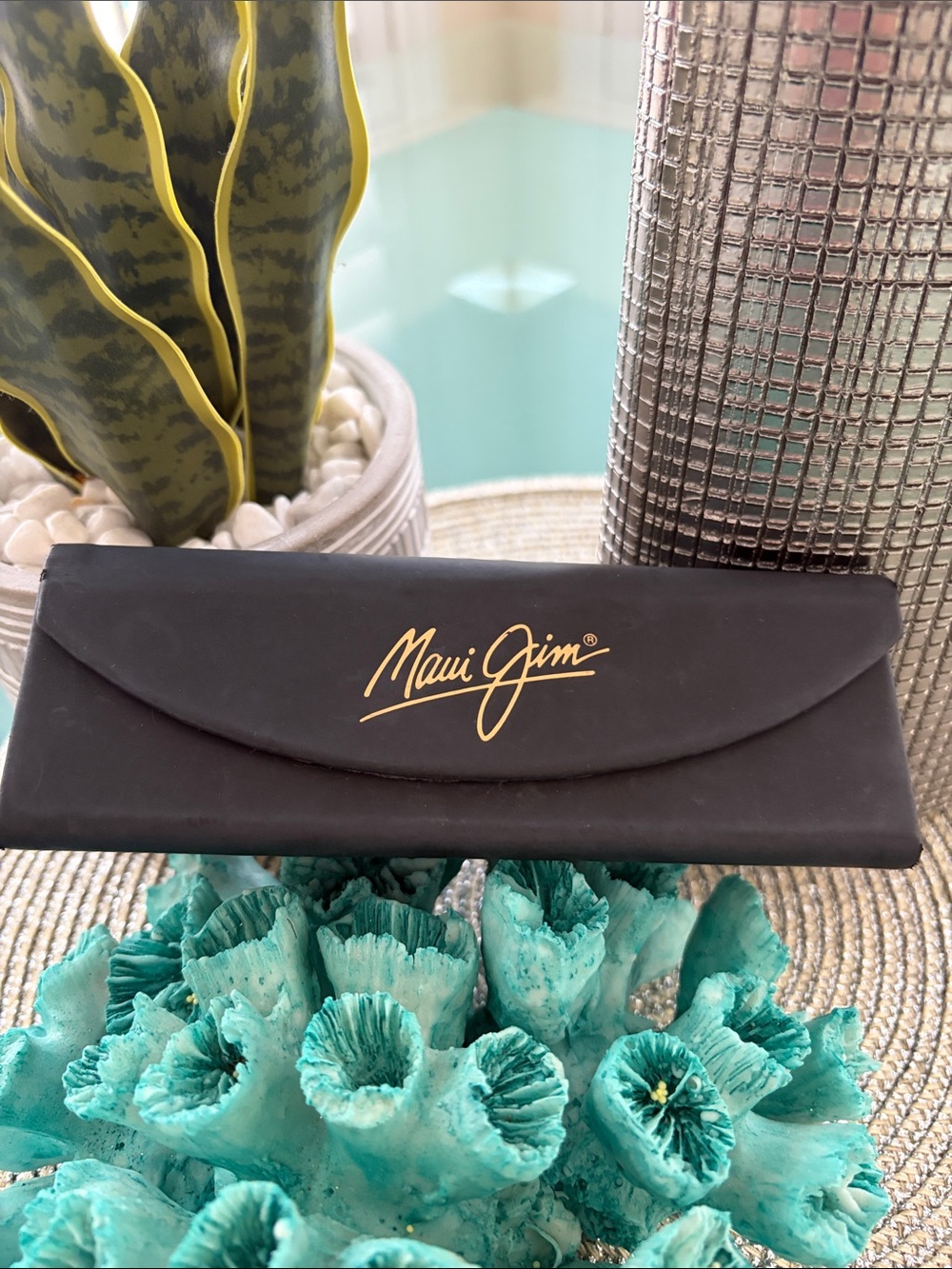 Maui Jim Sunglass Eyeglass tri fold Magnet case semi hard black w/gold Logo EUC